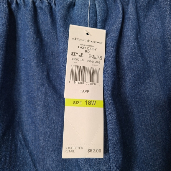 Alfred Dunner Lazy Daisy Embroidered Pull-On Denim Capri Pant Medium Indigo NEW - Picture 7 of 10